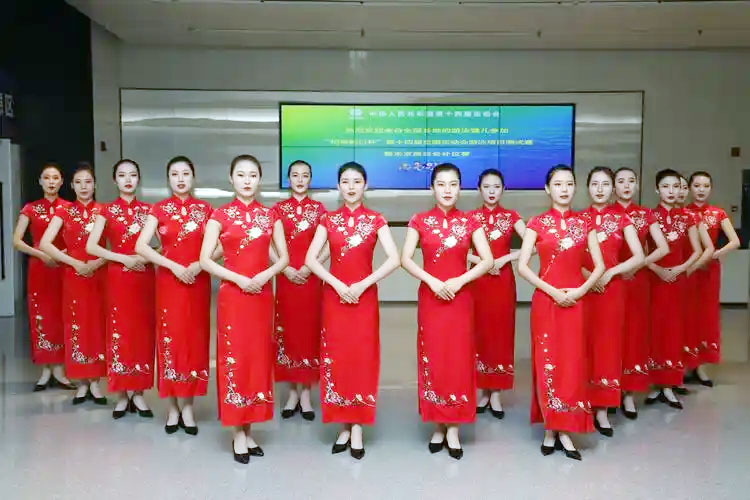 礼仪小姐在活动现场的作用是什么