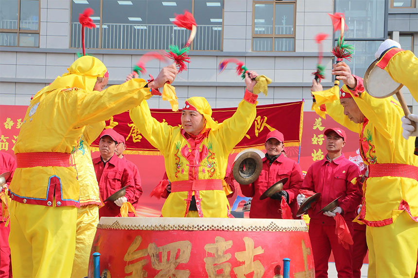 锣鼓队表演