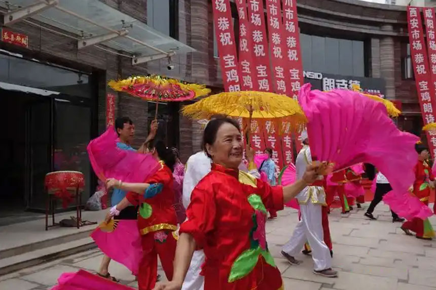 开业秧歌队，鼓乐队